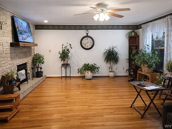 5th image of 742 McKennan Rd