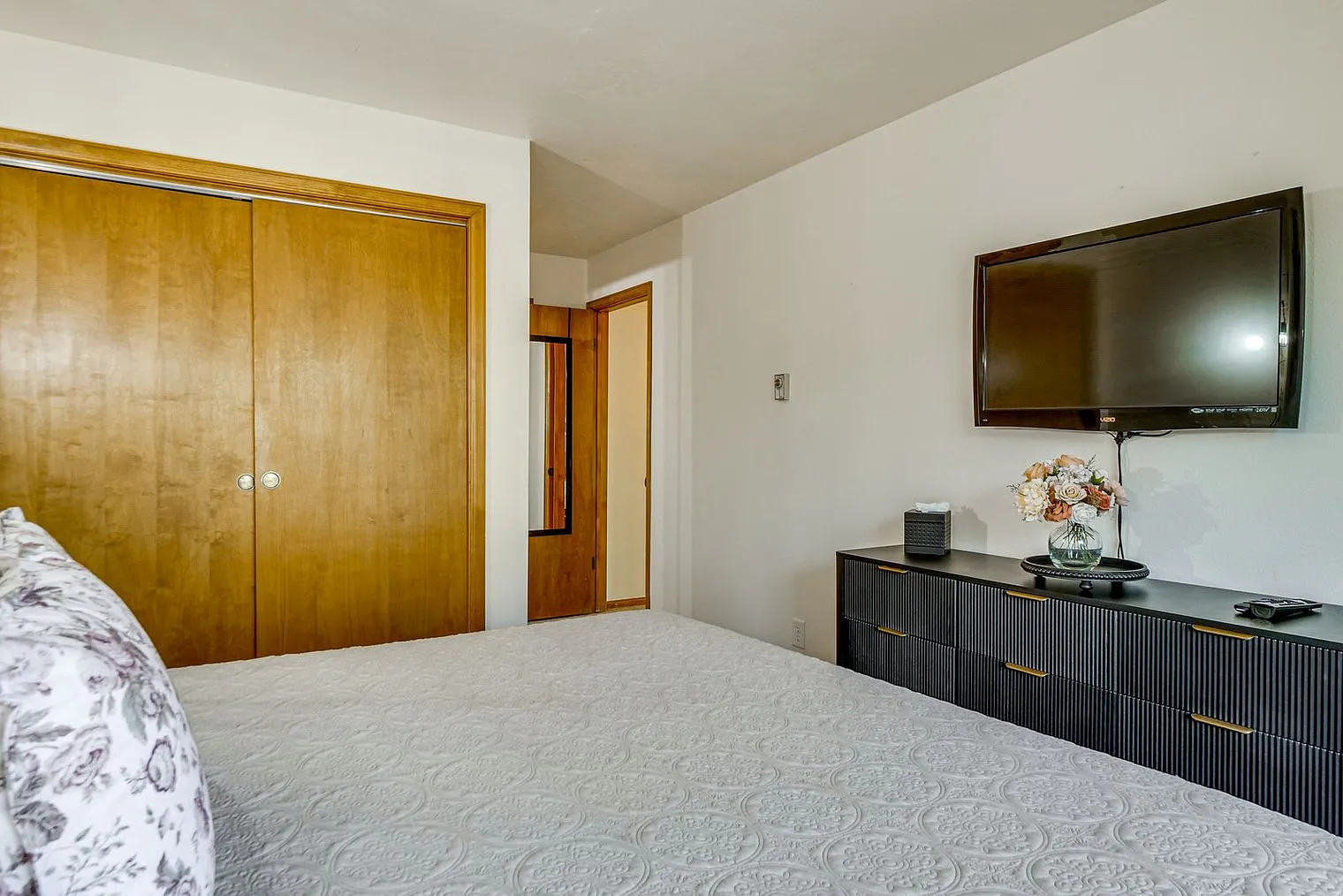 2 bed, 2.0 bath, 1065 sqft, $4,980 — Photo 4