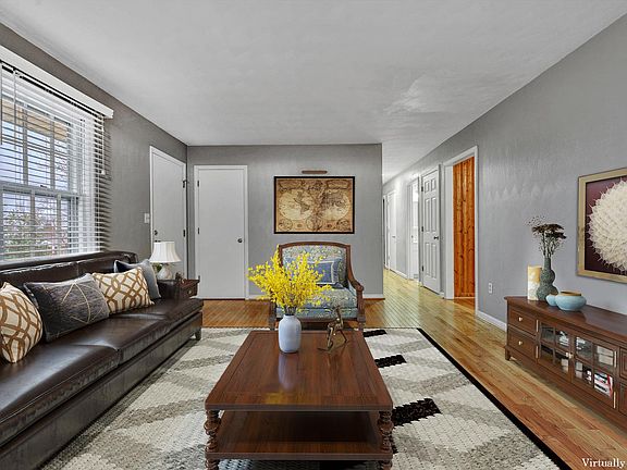 5th image of 410 Rebecca Ln