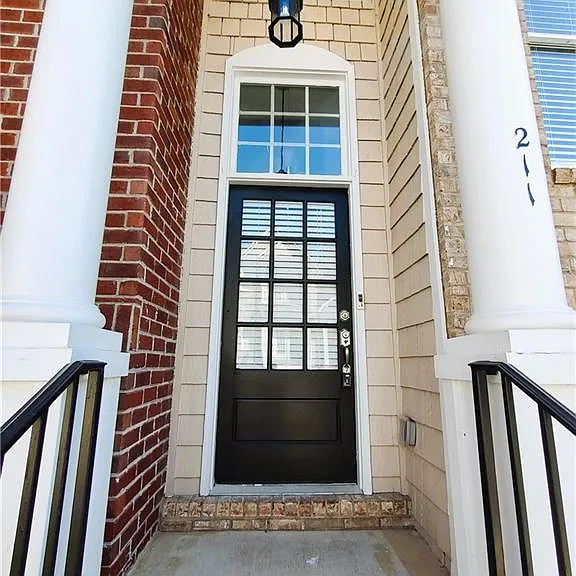 211 Creekway Xing SE — Photo 3