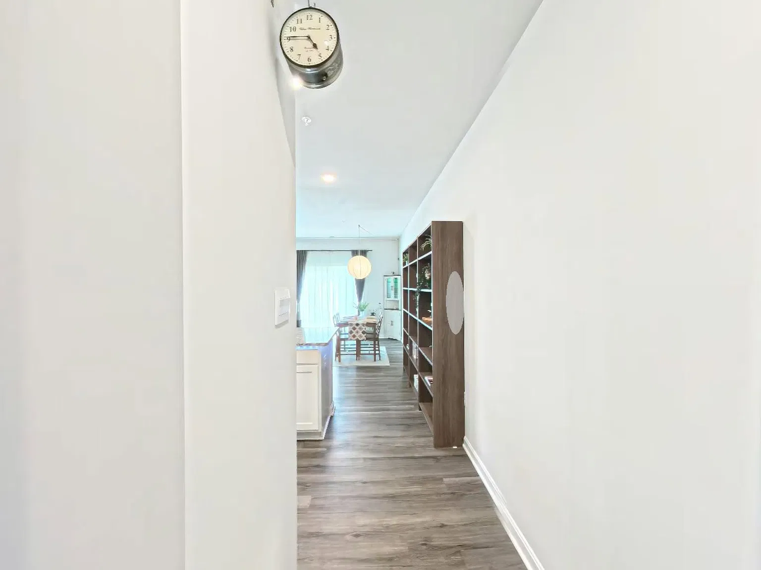 4 bed, 1937 sqft, $3,100 — Photo 2