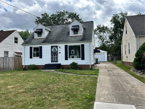5211 Henry St, Maple Heights, OH 44137