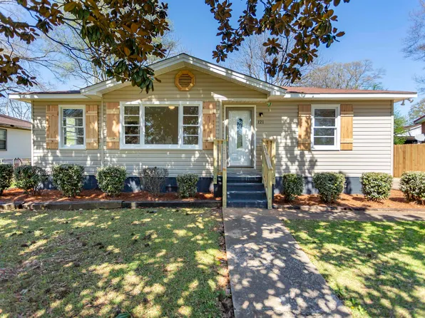 121 Meadowood Ave, Bessemer, AL 35023