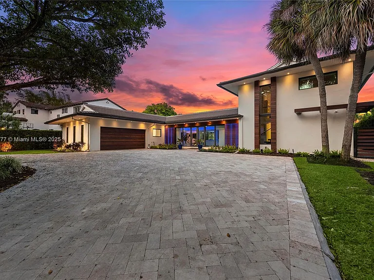 1025 Diplomat Pkwy — Photo 87