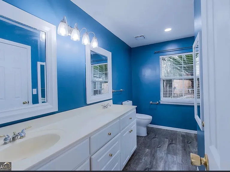 8 Cameron Ct W — Photo 17