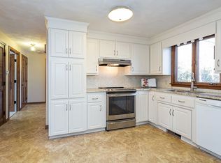 220 Twin Hills Dr, Longmeadow, MA 01106