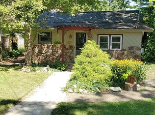 1102 N Breens Bay Rd, Oconomowoc, WI 53066