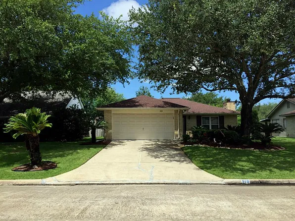 910 W Primrose Meadows Cir, Pearland, TX 77584