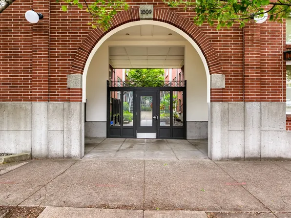 1009 NW Hoyt St APT 204, Portland, OR 97209
