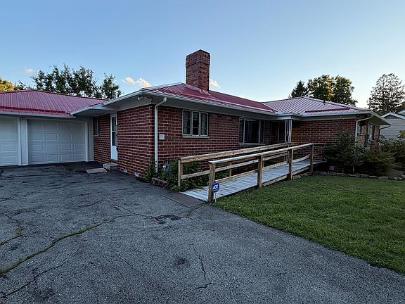 3rd image of 107 Travelers Ln