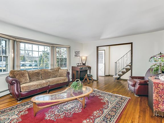 5th image of 3 Charney Ln