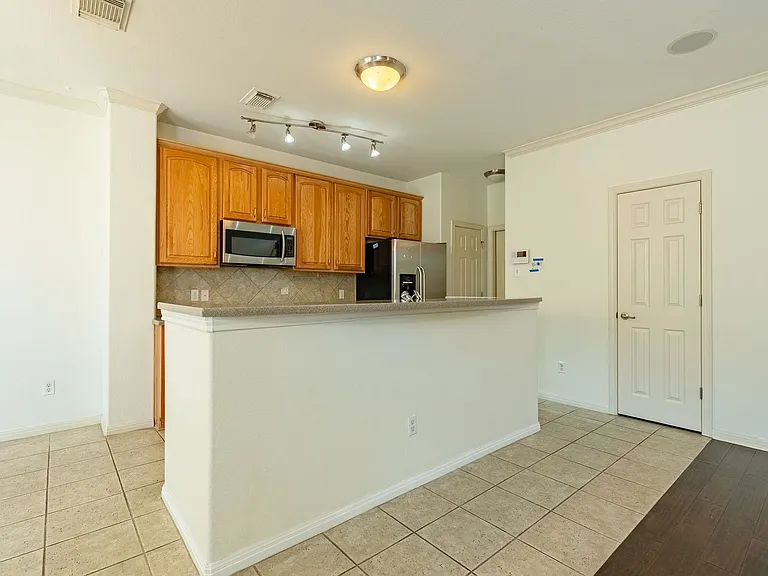 1101 E Parmer Ln #121 — Photo 7