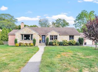 26 Pearsall Pl, Bridgeport, CT 06605