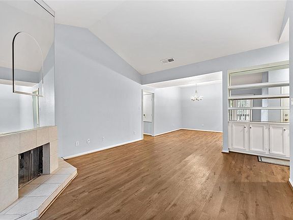 3rd image of 11711 Memorial Dr APT 520