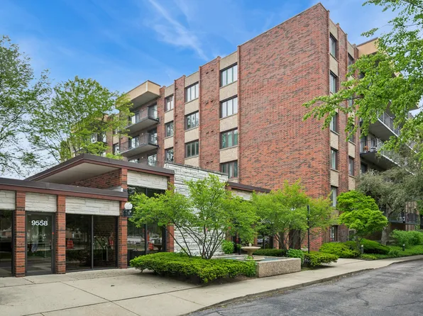 9560 Gross Point Rd APT 409B, Skokie, IL 60076