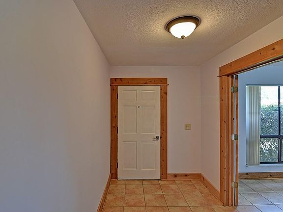3rd image of 701 Sunbury Ct