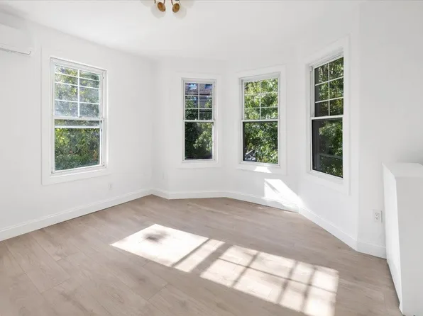 46 Garden Place image 17 of 34