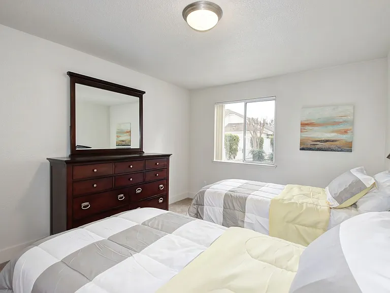 Glacier Point Apartments — Photo 12