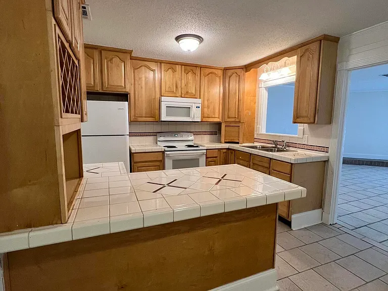 103 Ralph Dr — Photo 6