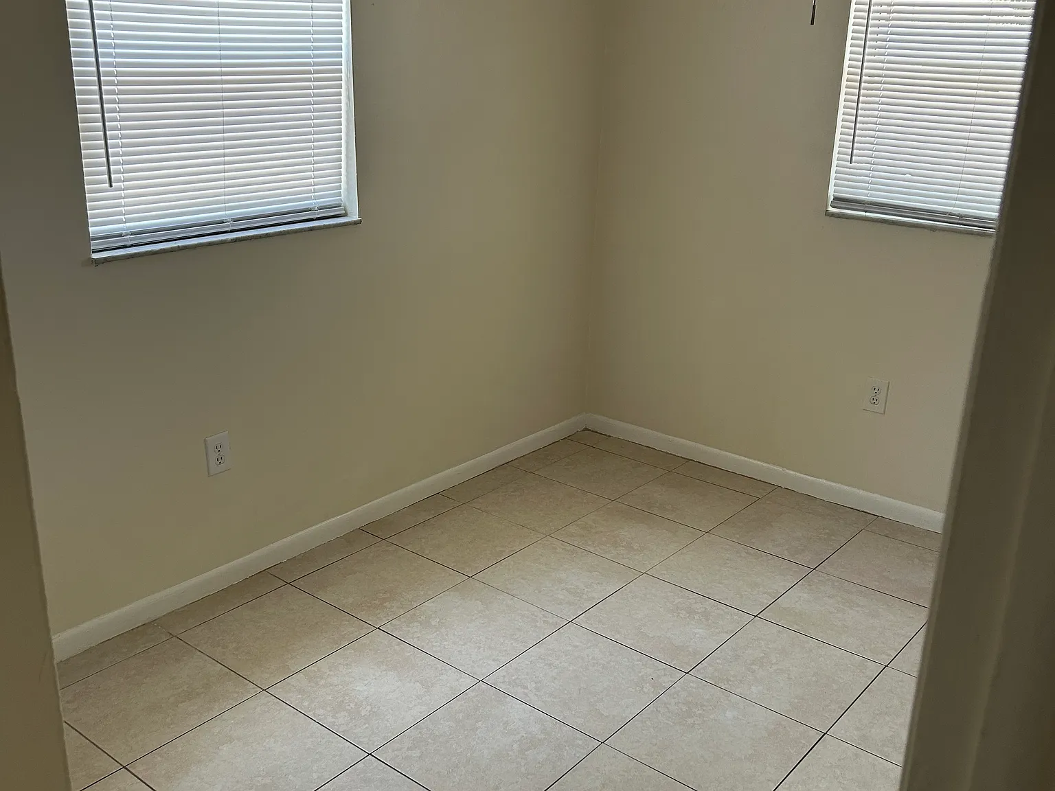 3 bed, 946 sqft, $1,870 — Photo 4