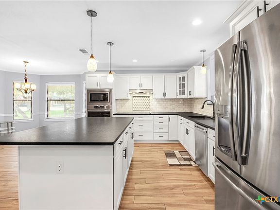 3rd image of 146 Twin Oak Rd
