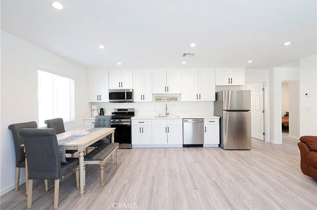 3 bed, 1200 sqft, $4,000 — Photo 1