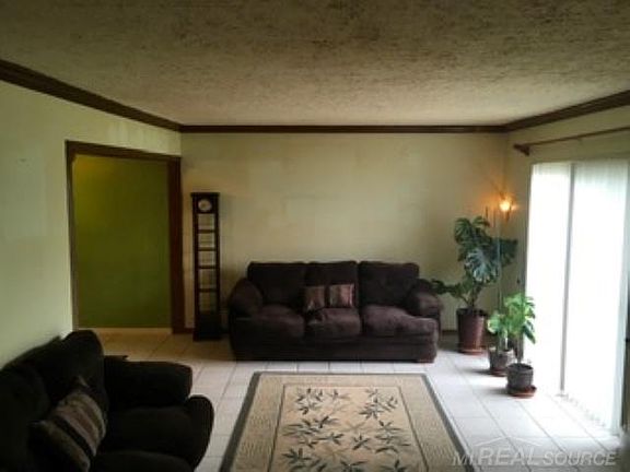 4th image of 8594 Hampshire Dr