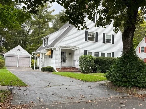 13 Canterbury St, Andover, MA 01810