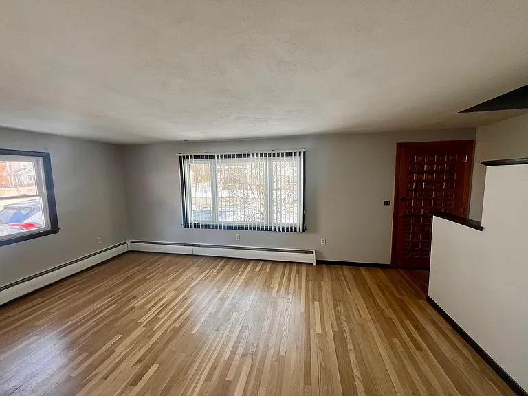 13 Orlando St — Photo 4