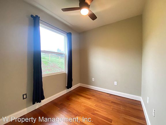 4th image of 900 Richardson Ln