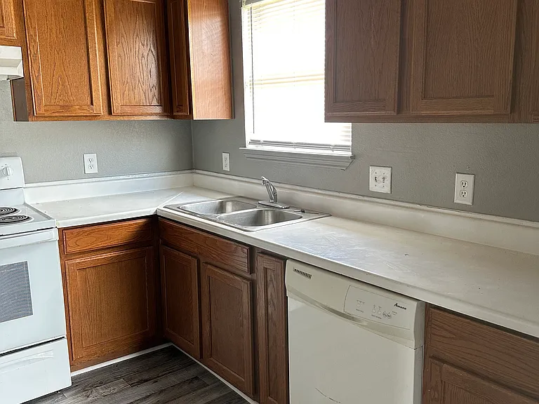 207 E Ross Ave — Photo 6