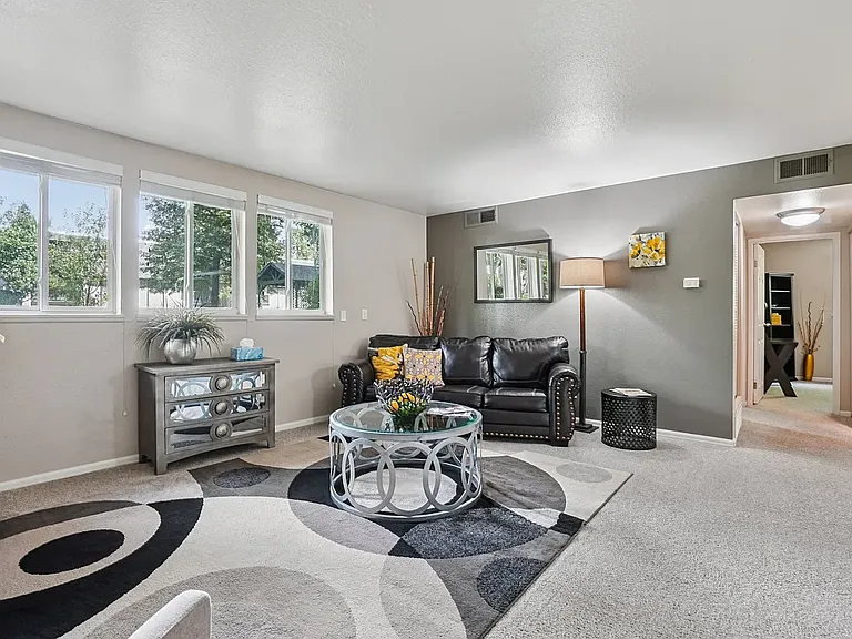 Aspenleaf Apartments — Photo 25
