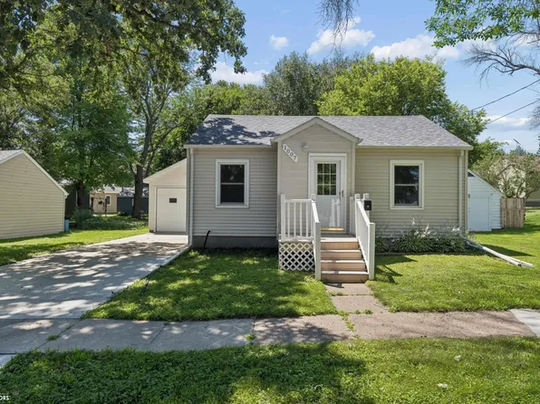 1007 9th Ave N, Clear Lake, IA 50428