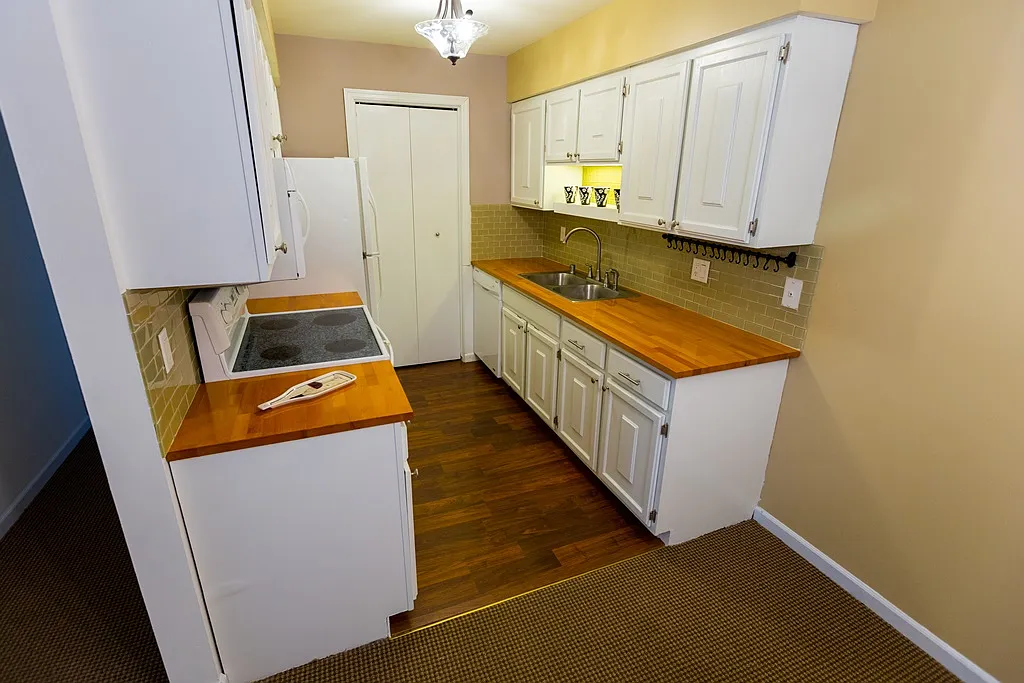 2 bed, 1200 sqft, $1,500 — Photo 3