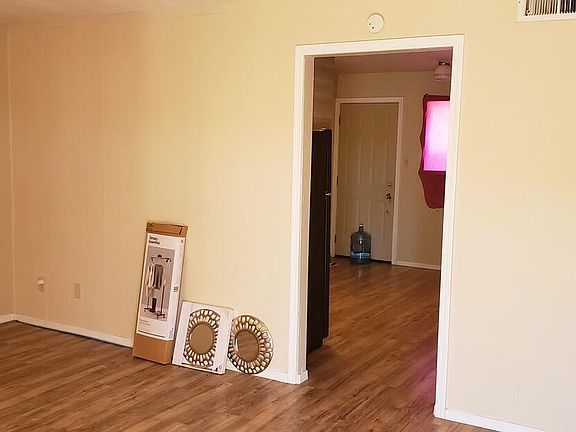 2nd image of 805 N Park Ave