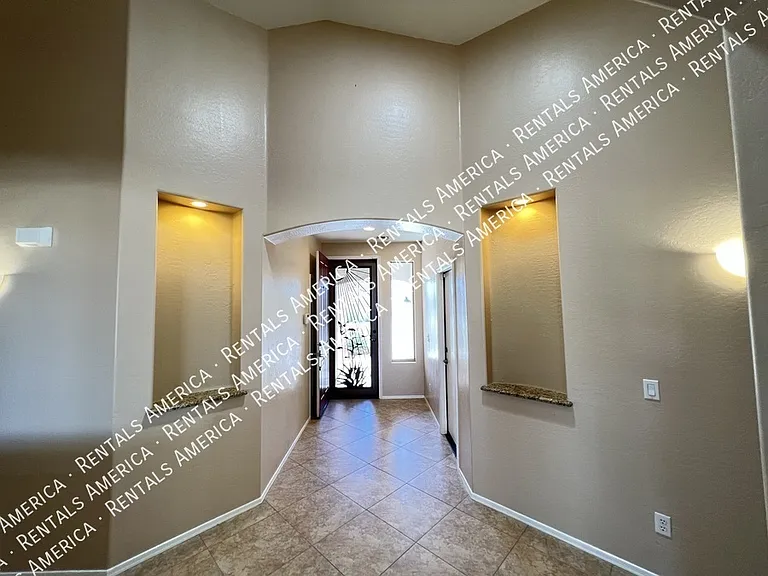 1536 E Fontana Dr — Photo 4