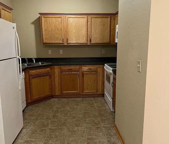 918 NE Deer Creek Dr — Photo 4