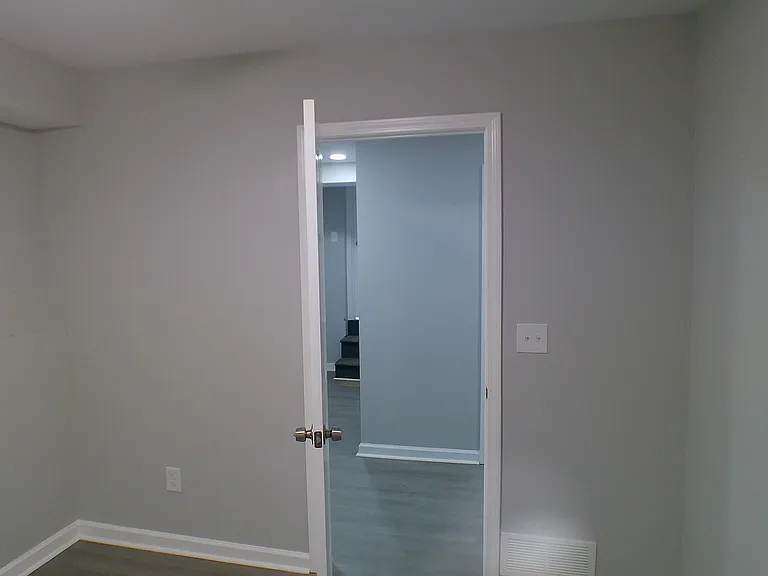 2047 Cliffton Ter — Photo 33