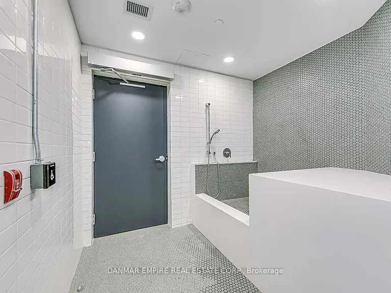 405 Dundas St W #LPH06 — Photo 28