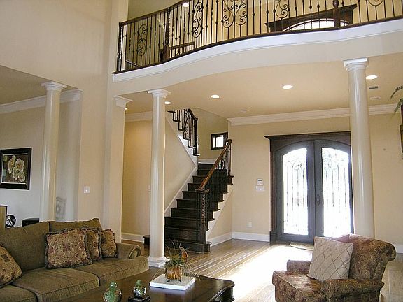 4th image of 2301 Castle Creek Dr