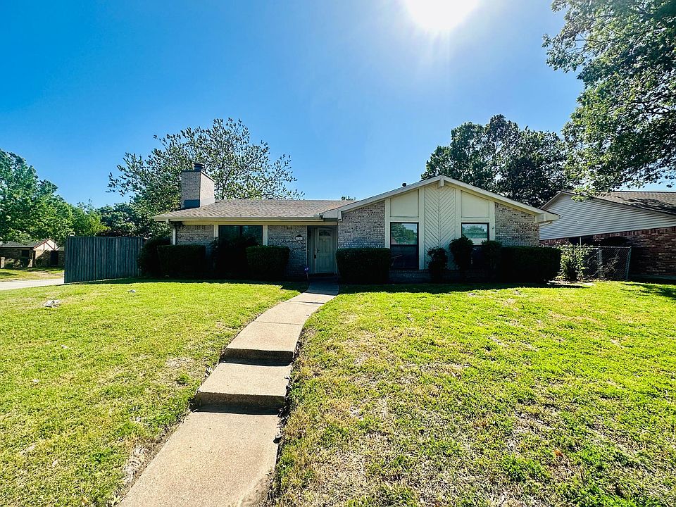 1st image of 2702 Brookcrest Dr