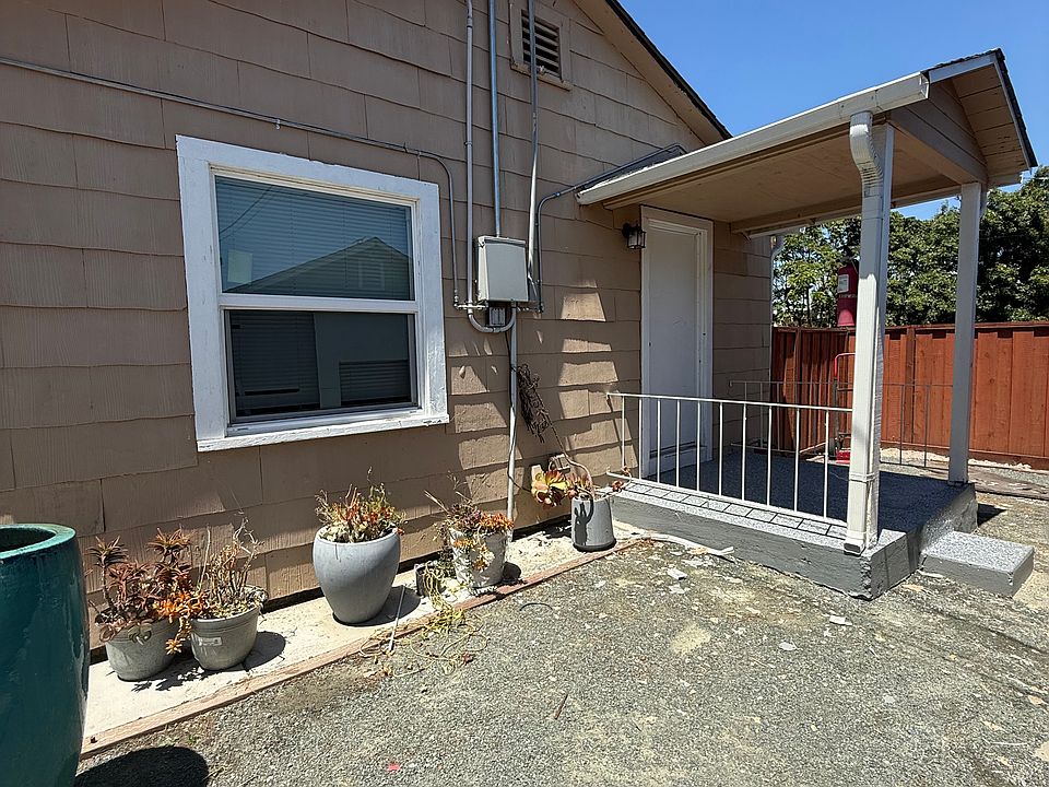 1st image of 34 Adelaide Dr #1
