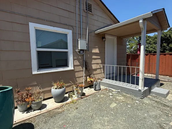 34 Adelaide Dr #1, Martinez, CA 94553