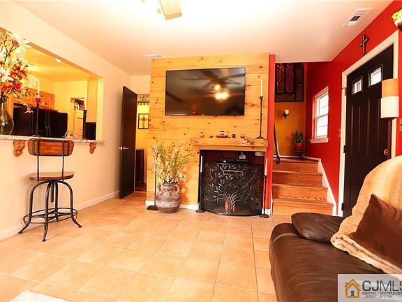 5th image of 338 McDowell Dr