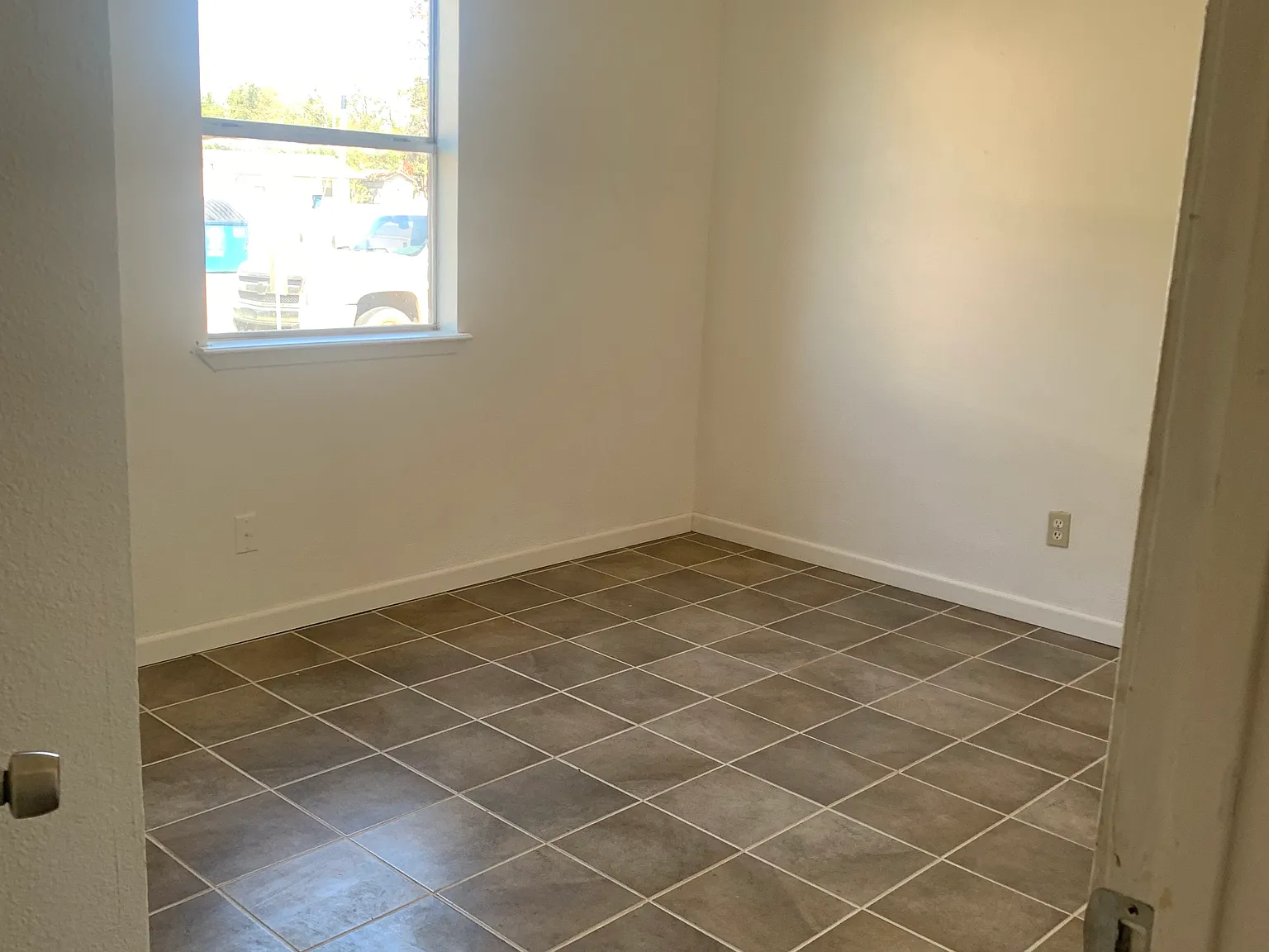 2 bed, 750 sqft, $750 — Photo 2