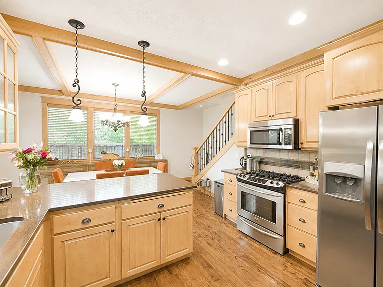459 NW Broadway St — Photo 21
