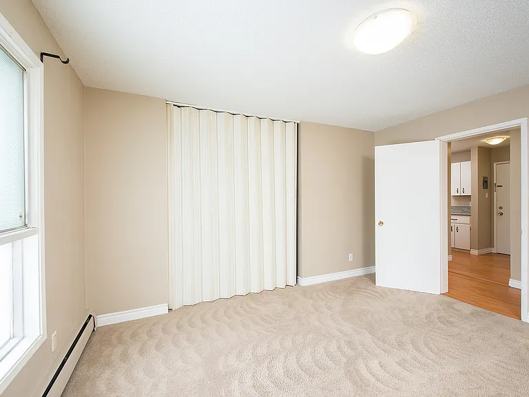 6 Gainsborough Ave — Photo 24