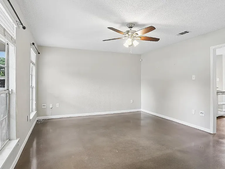 11136 Village Green Dr — Photo 4
