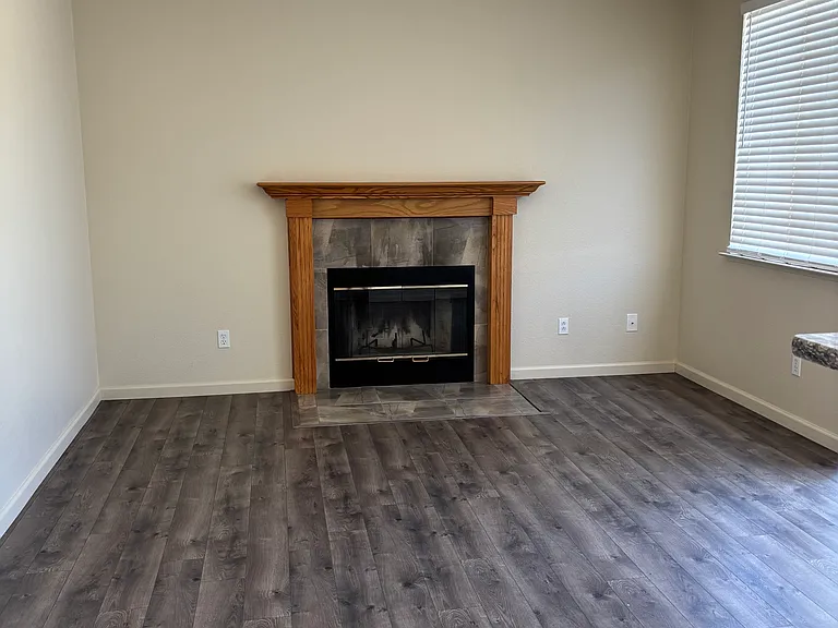 1543 Cole Ln — Photo 4
