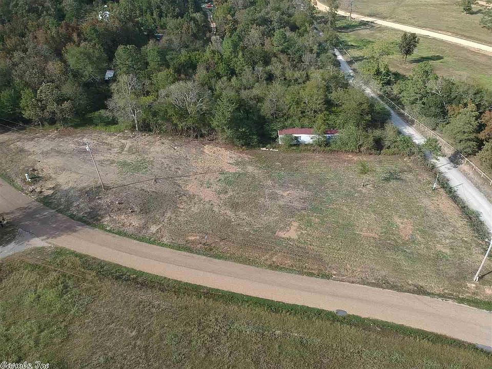 2nd image of 300 Owl Creek Cutoff